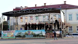 Релігійні пісні в центрі Золочева