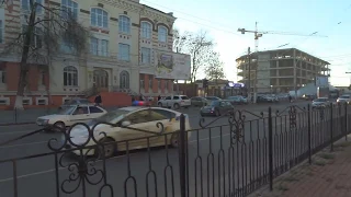 3x Ukrainian police vehicles responding with wail and epic horns