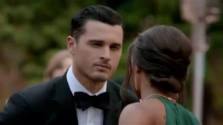 Cena da DANÇA / Bonnie DEVOLVE o colar ao Enzo | The Vampire Diaries (8x09)