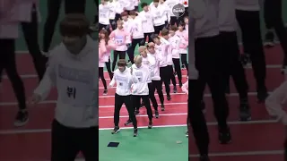 bts isac 2017 funny dance🖤