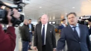 Steueraffäre um Uli Hoeneß: FC-Bayern-Präsident vor dem Abflug nach Barcelona (30.04.2013)