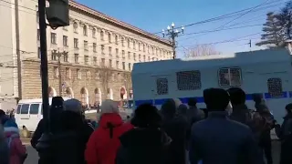 Полиции в Хабаровске люди скандируют "Позор" - 23.01.2021