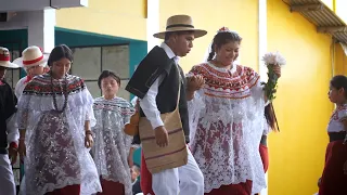 Baile Folklórico por estudiantes del INMNO Bariilas