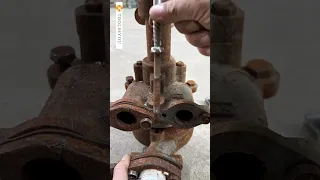 Manually remove rusted bolt
