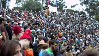 Phish crowd scan while everybody grooves at the Greek Theater in Berkeley CA 8-6-10
