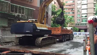 2018/8/14  KOMATSU/PC-300-LC/Taipei/Taiwan/Telescopic excavator