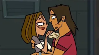 Alejandro and Courtney feed each other a Cookie |Total Drama World Tour| HD