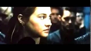 Divergent-Tris & Tobias hold hands-scene