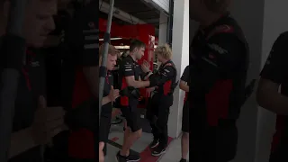 Garage SCENES ❤️❤️ Kev’s P4 in Qualifying got the garage bouncing! #HaasF1 #MiamiGP