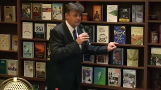 Игорь Гусев в кафе книжного магазина «Polaris».