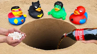 Experiment: Rubber Ducks Batman, Superman, Hulk and Spiderman vs Coca-Cola and Mentos