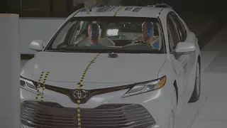 Toyota Camry (2018) IIHS Crash Test