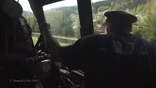 Práce strojvedoucího a topiče na parní rychlíkové lokomotivě 475.179 v úseku Děčín - Lovosice