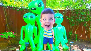 ALiENS iN THE BACKYARD! Caleb pretend play with GREEN ALIEN Toys! BACKYARD ADVENTURES w/ DAD!