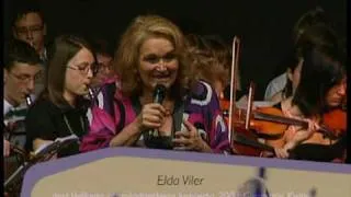 Vzameš me v roke: Elda Viler in Ana Dežman z Revijskim orkestrom Gimnazije Kranj