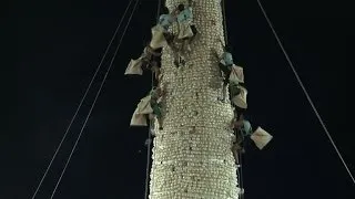 Hongkongers climb bun towers in Cheung Chau festival