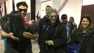 Shah Rukh Khan arrived in Melbourne for #IFFM & meets some of the lucky fans on airport