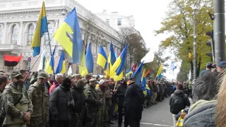 Слава Україні! Героям Слава! Слава Нації! Смерть мусорам!