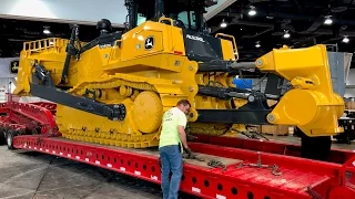 John Deere's  biggest bulldozer moving out of Conexpo 2017