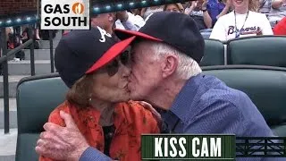 DET@ATL: Former President Carter on the Kiss Cam