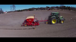 Drilling Spring Barley - John Deere 6130R