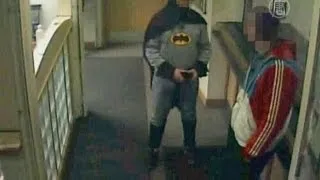 Британский «Бэтмен» привел преступника в полицию