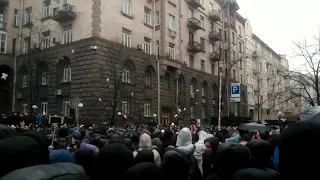 Акція протесту Нацдружин у Києві. В центрі Києва полетіли свинки