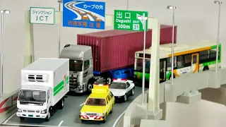 GWの渋滞を家で楽しんでます！トミカラマ ヴィンテージ 高速道路(カーブA) 高級トミカタウンですね笑 リミテッドヴィンテージで映える☆はたらくくるまの大渋滞