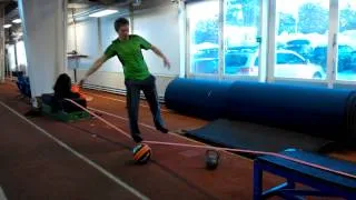 Slacline balance training - Pick up objects