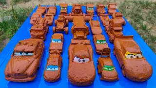 Clean up muddy minicar falling into the water & a convoys disney cars! Play in the garden