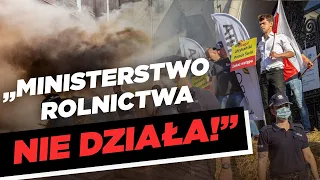 Agrounia "zamyka" Ministerstwo Rolnictwa. Policja siłą przerywa protest rolników