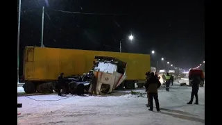 Фура спровоцировала массовое ДТП ночью на трассе в Калужской области