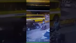 Brave guy is uniquely against wrong way driver|fight in the road|every should like him