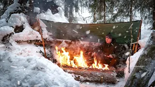 -31ºC Solo Camping in Survival Shelter from Poncho Tent During Storm - Long Fire - ASMR