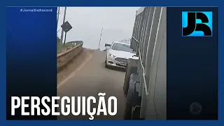 JR de Olho: Carreta é perseguida por carro em rodovia na Região Metropolitana de Belo Horizonte