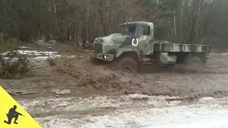 Танки бруду не бояться. Вантажний автомобіль КрАЗ-5233 показав власні можливості