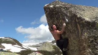 PEPINOS Y PONZOÑAS .Boulder en Pas de la Casa (Andorra).