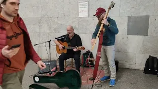 Группа "Azagra Blues Band" сыграла в #metro Москвы что-то из винтажного американского кантри-блюза