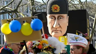 Statt Karneval: Tausende protestieren in Köln gegen Putin | AFP