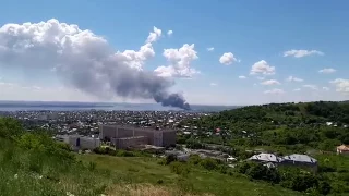 Крупный пожар в Саратове. Горит заброшенный склад