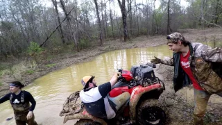 Mud Creek | Wade Almost Flips His 2016 Honda Foreman AGAIN!