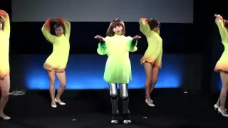 Танцующая человекоподобная девушка-робот HRP-4C