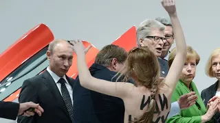 Надо повторить! Активистки Femen разделись перед Путиным | пародия «Милая»