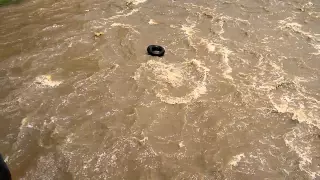 Pulando de bóia no rio Piracicaba
