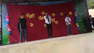 School beatboxing between students