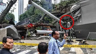 Intense Storm Uproots Trees in Kuala Lumpur - Major Damage to Vehicles and House 🌪️🌳