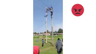 ELECTROCUTED MAN IN WEBUYE! 🇰🇪 #KENYAPOWER #KPLC #ELECTROCUTION #REALLIFEHEROES 💪🇰🇪