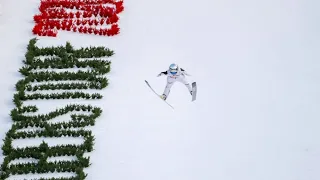 Deutsche Skispringerinnen distanziert - Klinec holt Gold