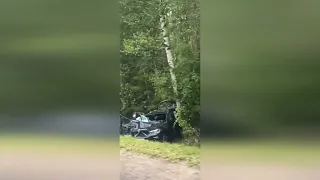 BMW вылетела в кювет и разбилась на трассе «Кола» в Ленобласти