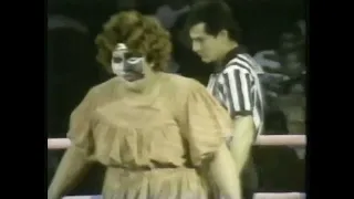 GLOW Wrestling: Daisy vs. Big Bad Mama